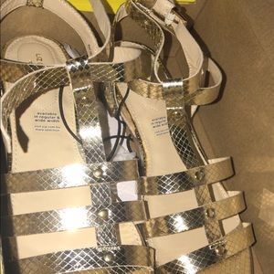 Meet your Posher, Omela